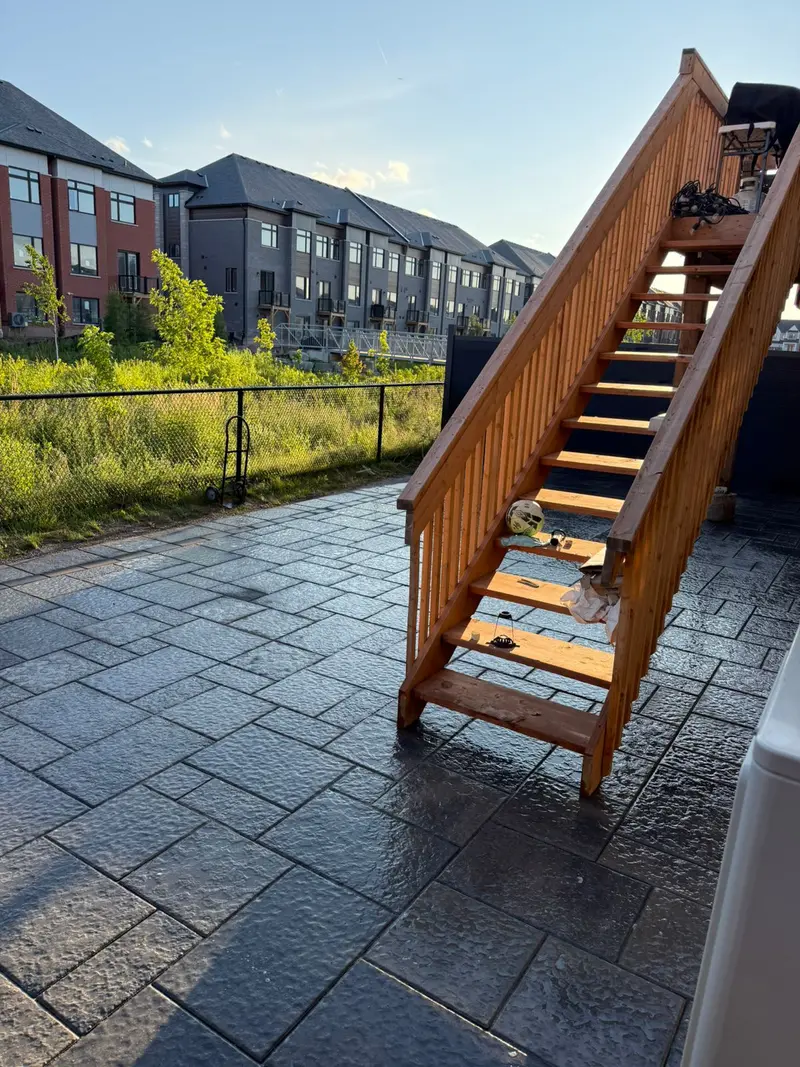 Dark interlocking side walkway with privacy fence
